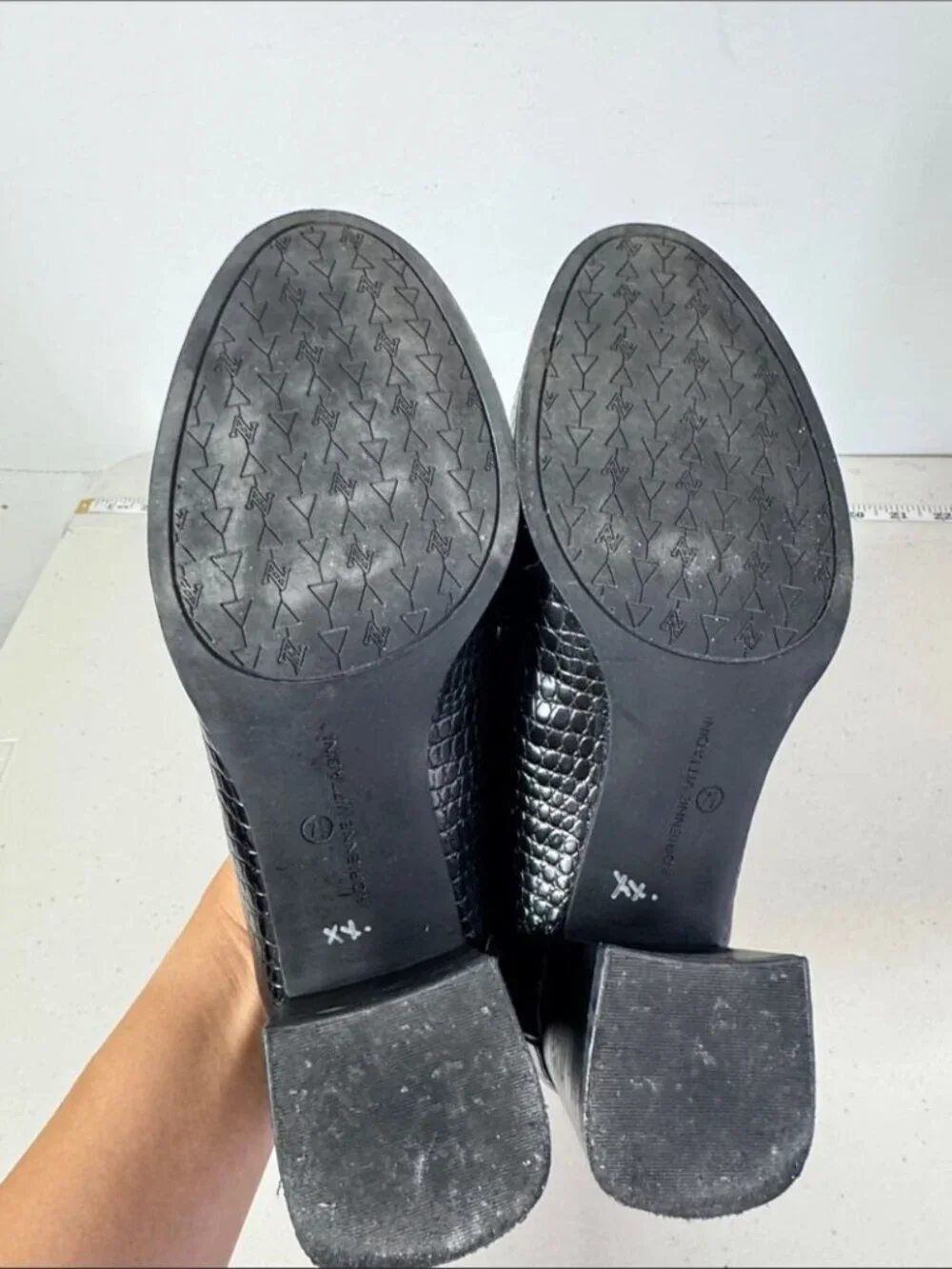 Adrienne Vittadini Croc Embossed Loafers Black 7.5 Gold Bit Classic Chic Preppy